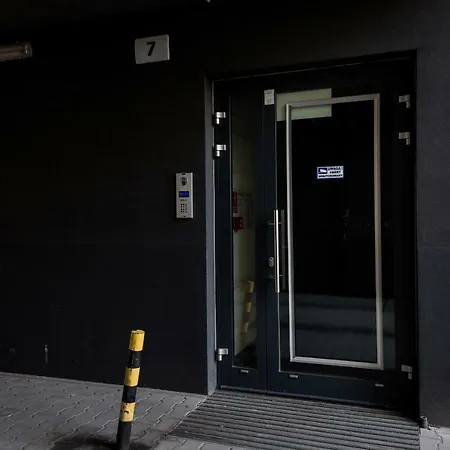 アパート Raven Dubois, Garage In Price, 8 Min Walk To The City Center ヴロツワフ