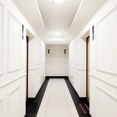 Raven Dubois, Garage In Price, 8 Min Walk To The City Center アパート *