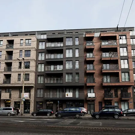 Raven Dubois, Garage In Price, 8 Min Walk To The City Center * ヴロツワフ